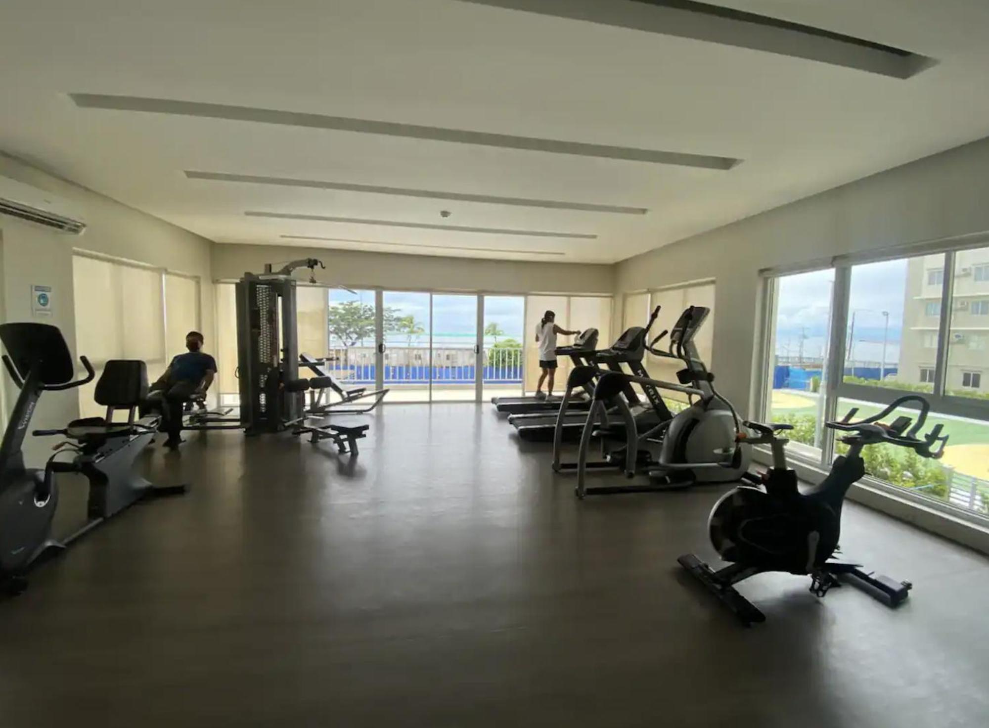 Veronica'S Homestay At Marina Spatial Condo ドゥマゲティ エクステリア 写真